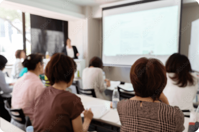 保護者会では志望校合格のための説明会を行っています