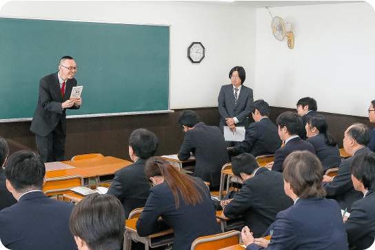 毎年実施される心水塾の教育理念、教育方針の試験に合格した者だけが教壇に立ちます