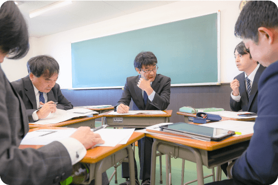 生徒への適切な指導法、保護者様への適切な接し方、コミュニケーションのとり方など、実践的ロールプレイを通して磨いています