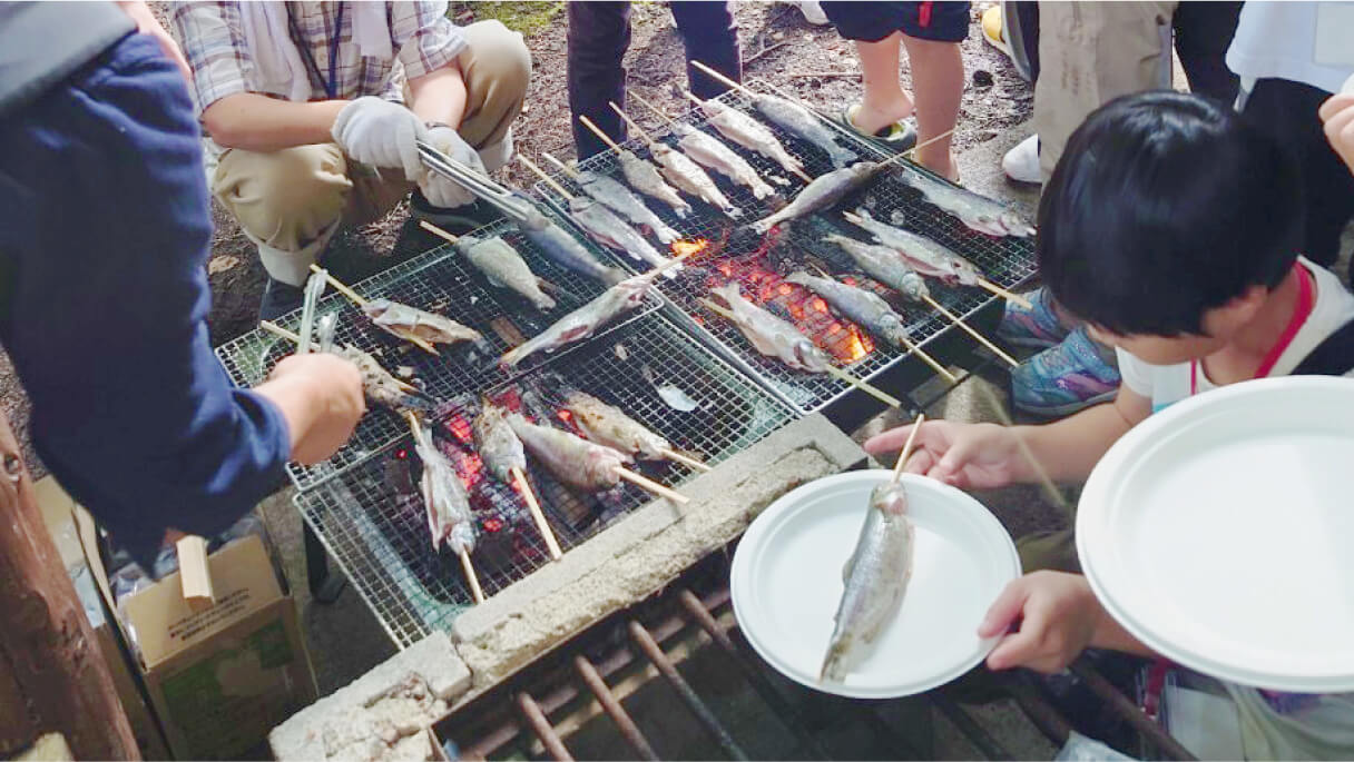 マスの焼けるいい匂いがしてきたね。